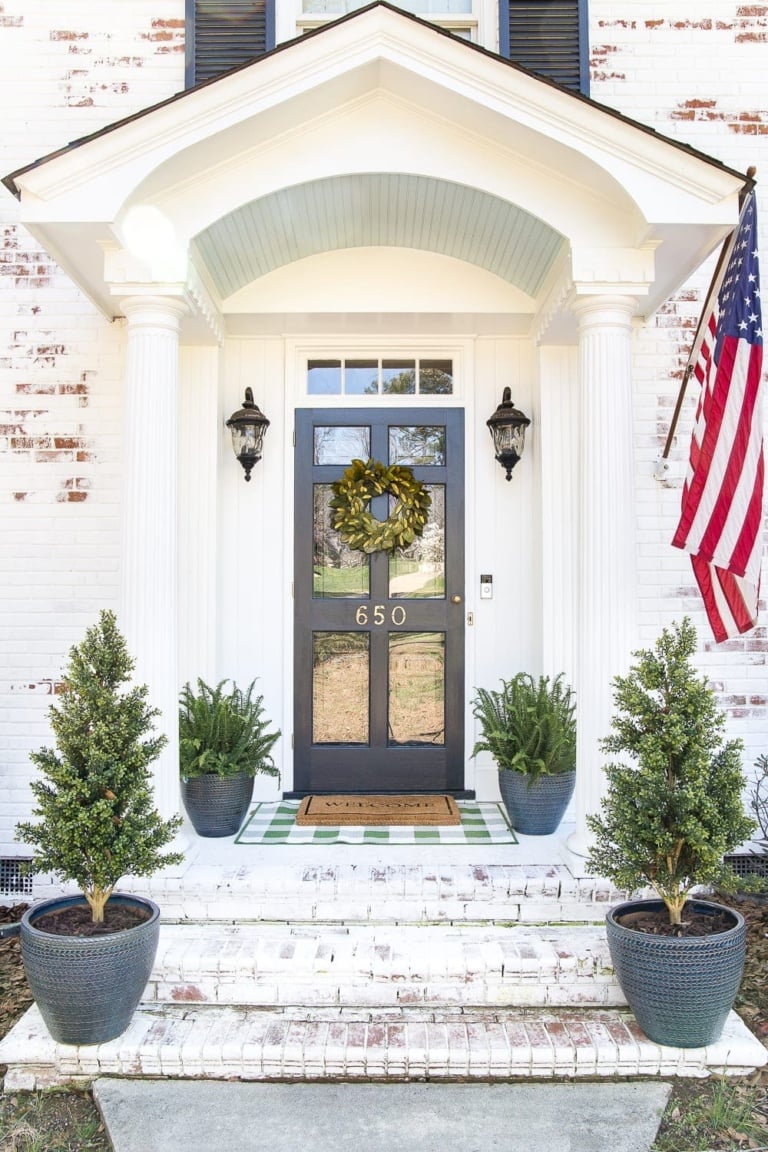 How to Decorate a Small Porch Stoop in 4 Easy Steps