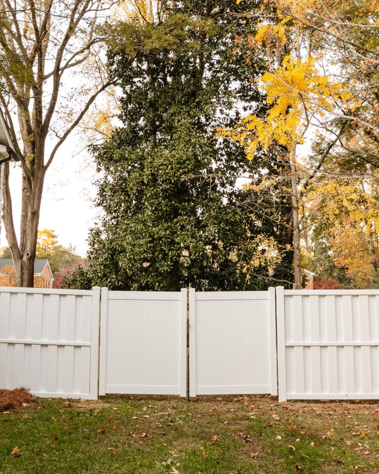 What to Know When Building a Vinyl Fence